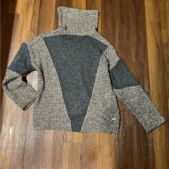 SET Alala Textured Retreat Boucle Knit cowl Sweater and Joggers - Picture 8 of 9